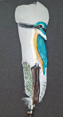 Beth McGill-Kingfisher-Kotare looking left